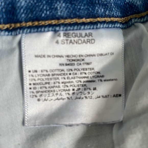 Old Navy Women’s Boyfriend Style Jean Shorts Size 4 - Picture 6 of 6